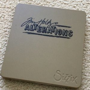 SIZZIX / TIM HOLTZ ALTERATIONS LABEL DIE